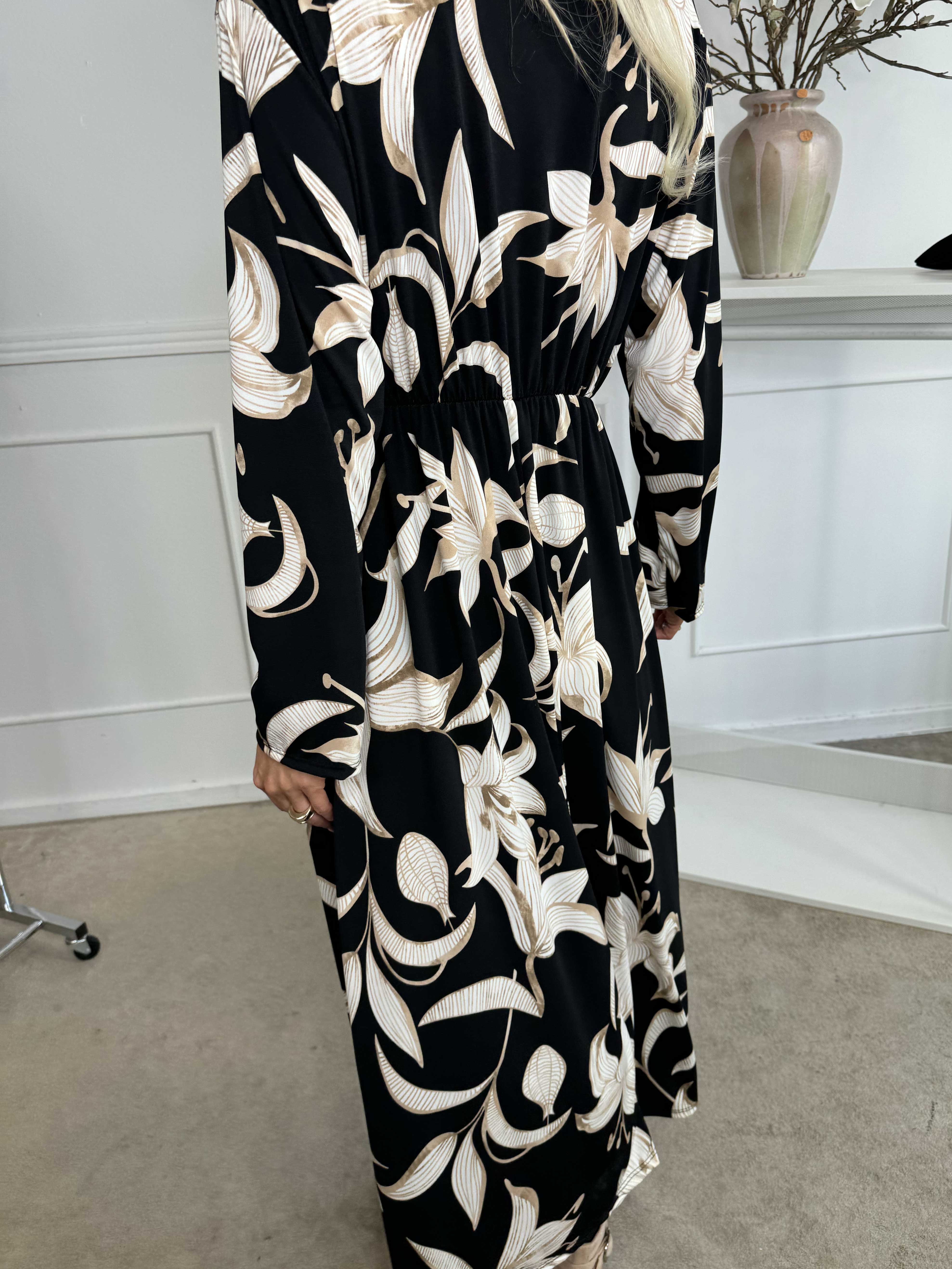 Nelly Flower - Elastisk klänning med liljor